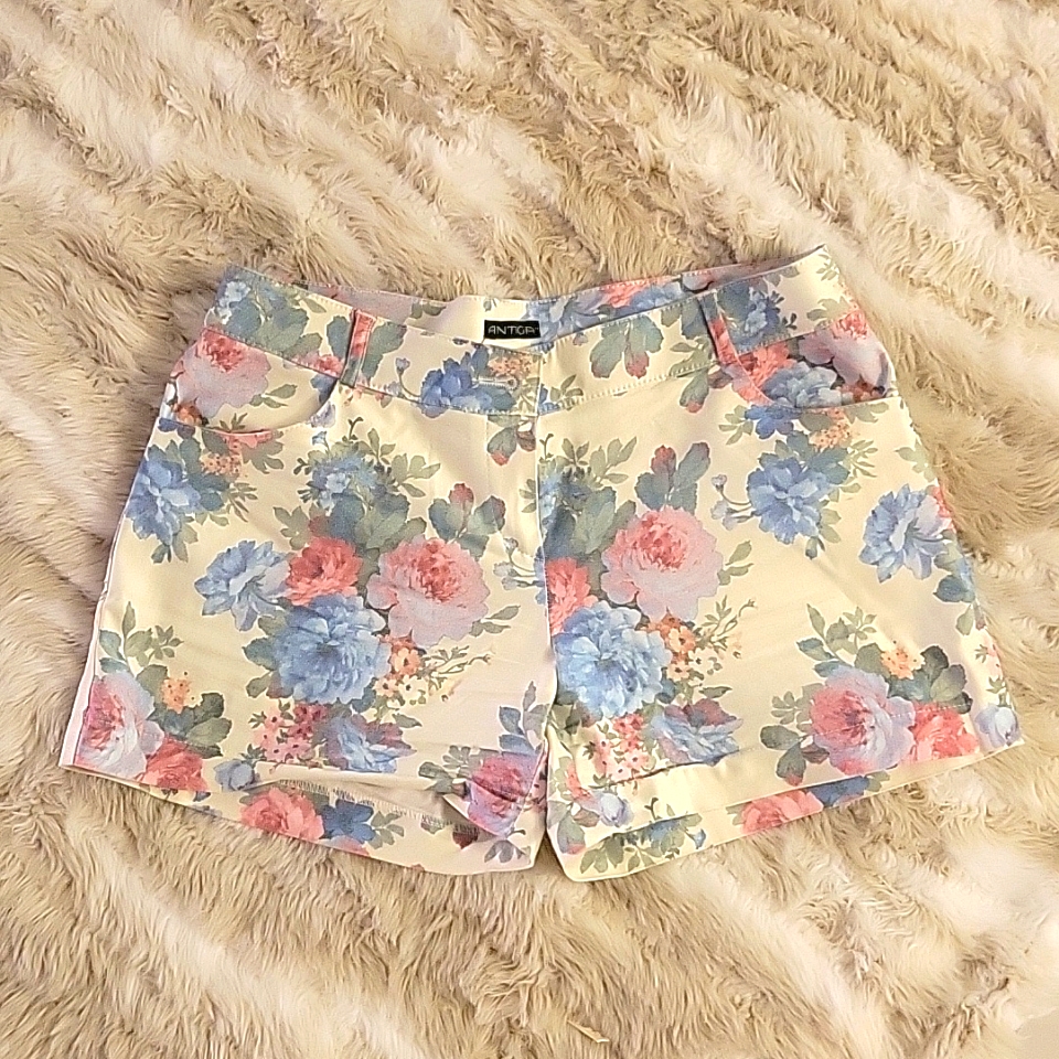 Floral Shorts Size Small  European 44 Brand Antiga